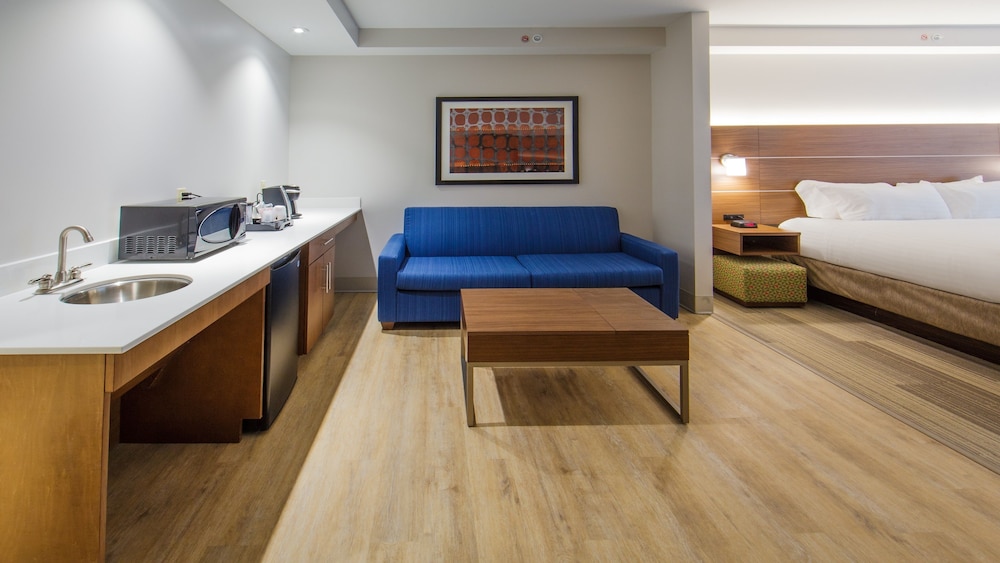 Suite, 2 Queen Beds, Accessible (Accessible Tub) photo 2