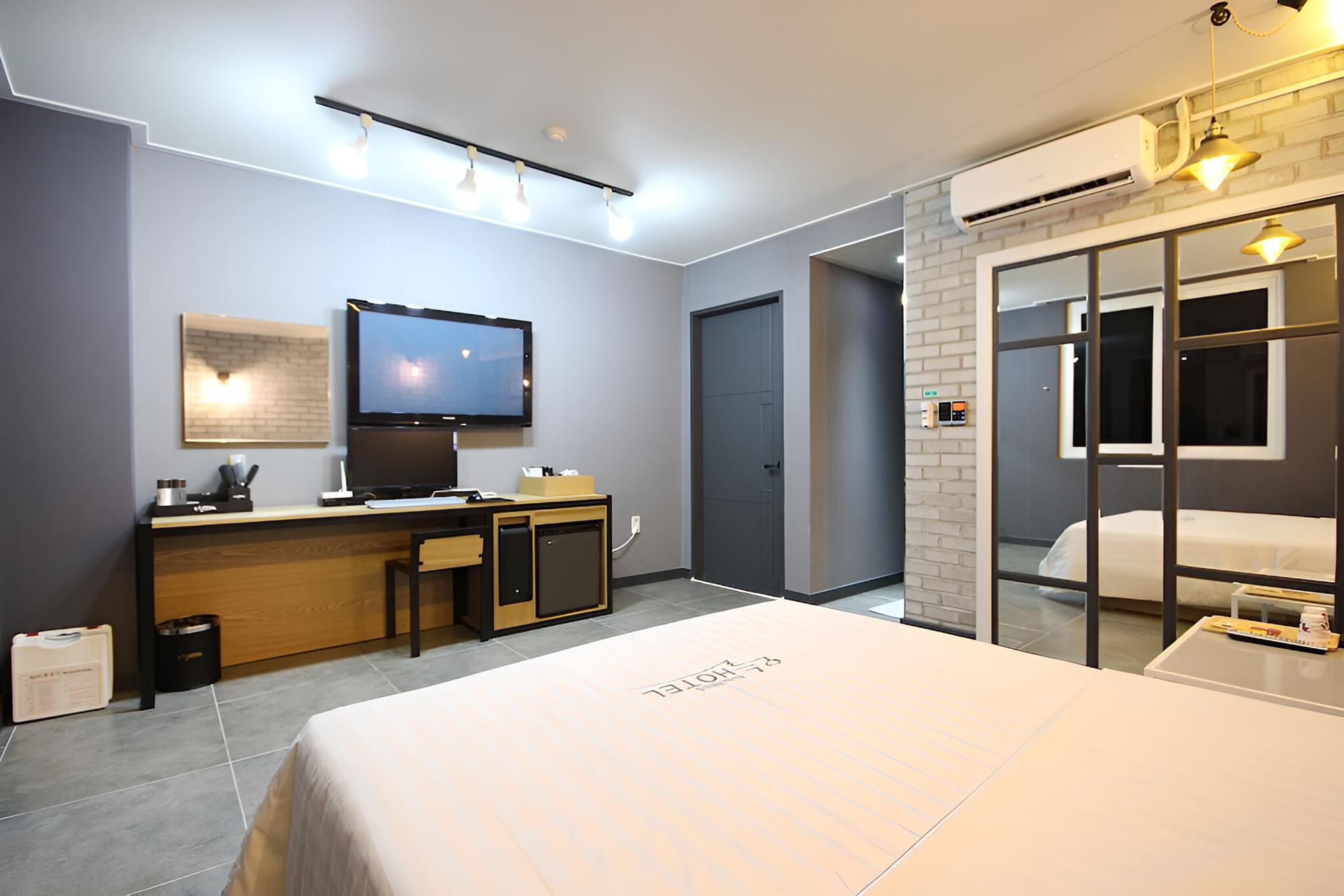 Room (Special Room) - Photo 11
