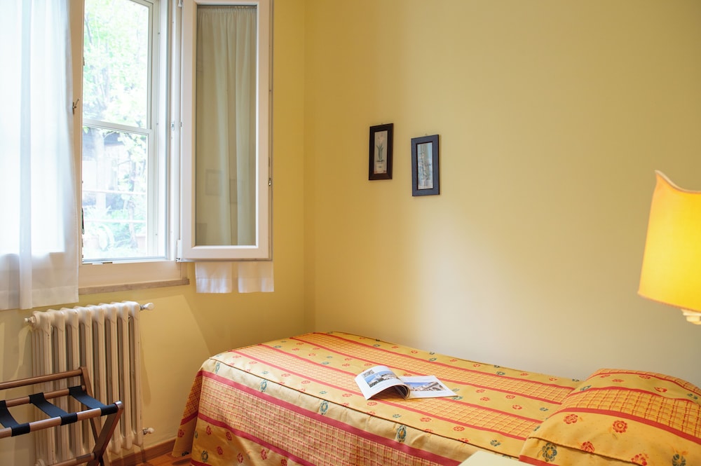 Basic Single Room photo 2