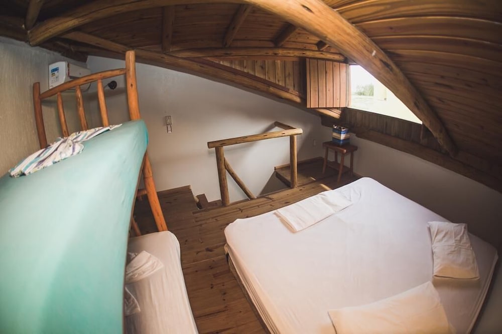 Room (908)