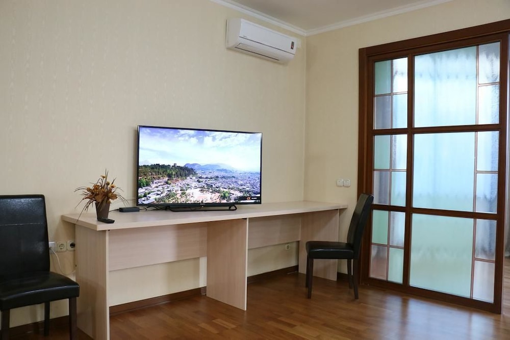 Luxury Room, 1 King Bed, Non Smoking, Mountain View photo 2