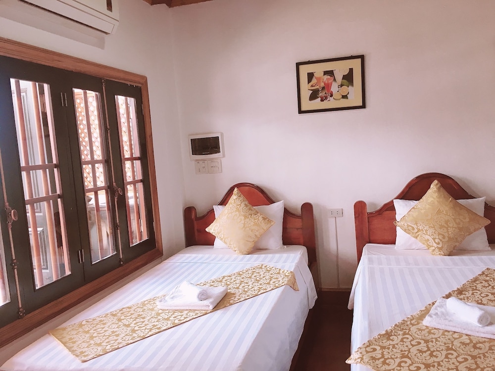 Interconnecting Room with Private Balcony - Photo 2