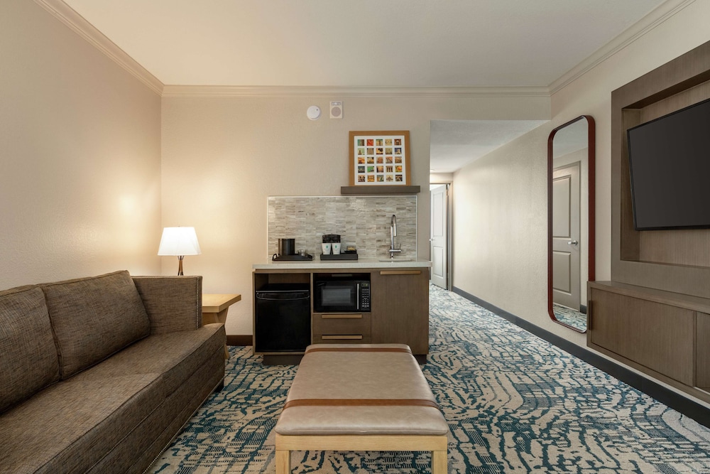 Suite, 2 Queen Beds, Accessible, Bathtub (Corner) - Photo 1