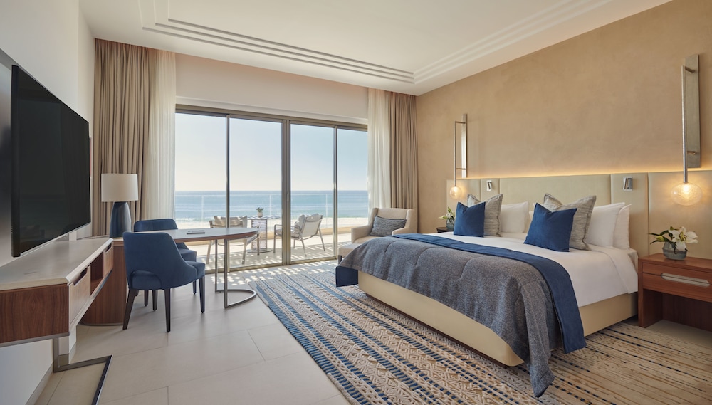 Deluxe Room, 1 King Bed, Ocean View photo 2
