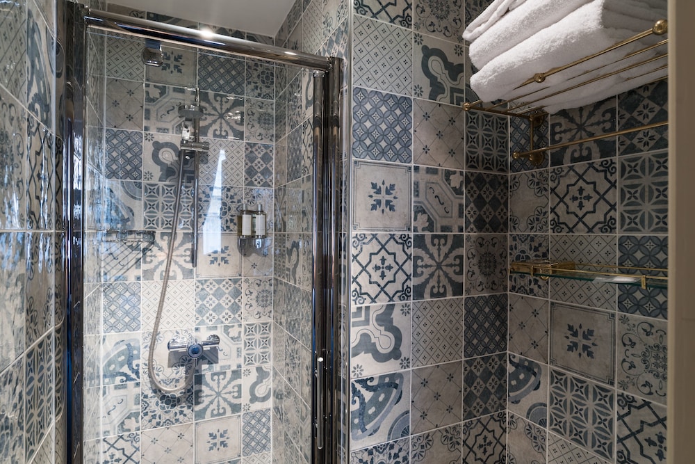 Superior Double Room, Ensuite - Photo 3