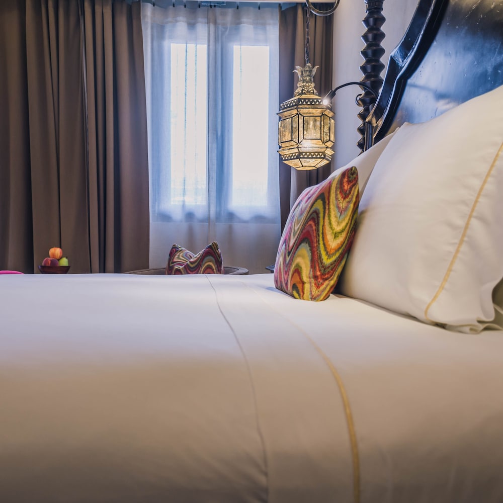 Standard Room, 1 Queen Bed