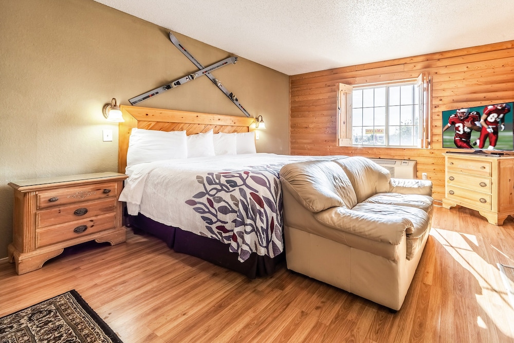 Signature Suite, 1 King Bed, Jetted Tub (Smoke Free) - Photo 1