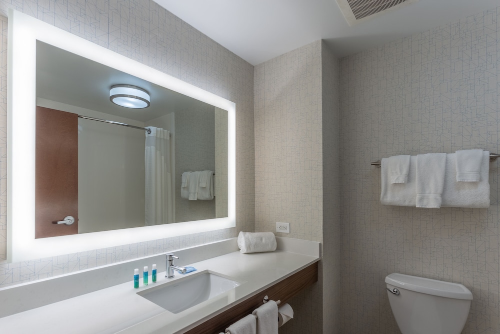 Standard Room, Multiple Beds, Accessible - Photo 4