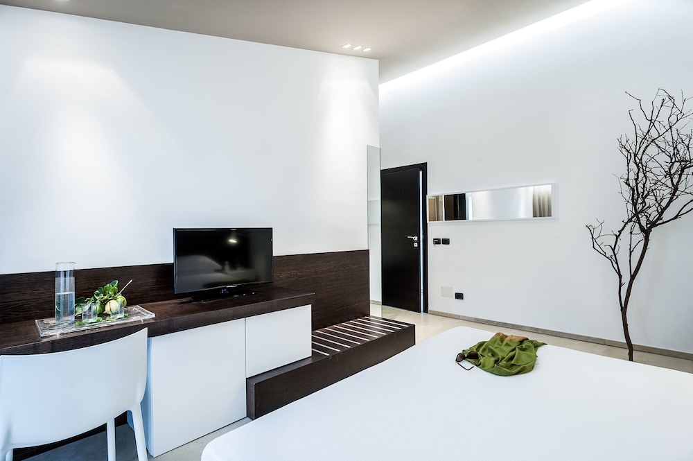 Superior Double or Twin Room, 1 King Bed, Private Bathroom, Courtyard View photo 3