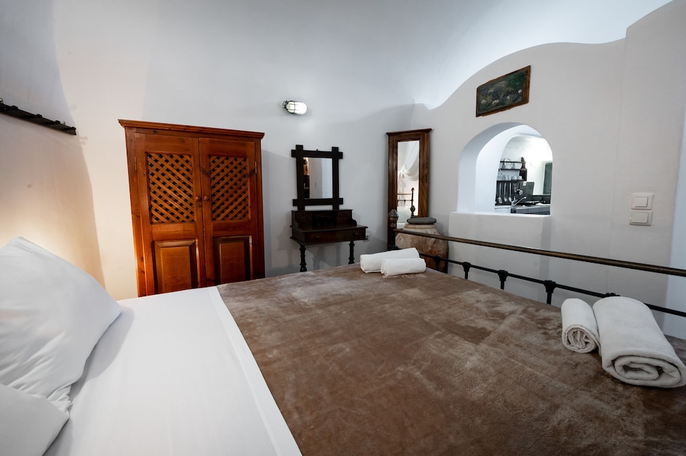 Traditional Studio - Photo 16