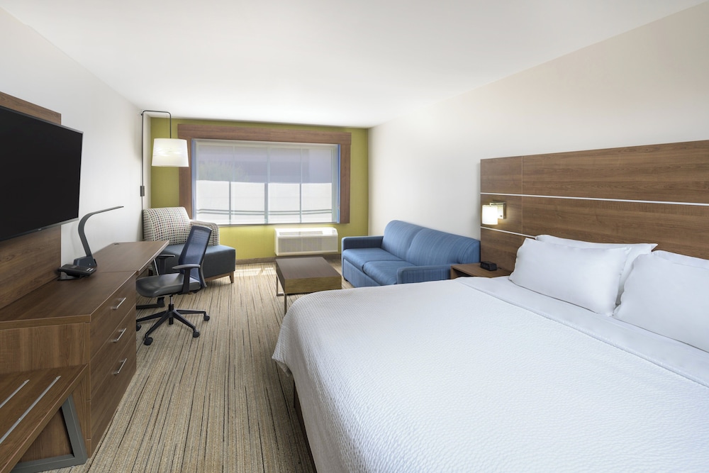 Suite, 1 King Bed with Sofa bed - Photo 2