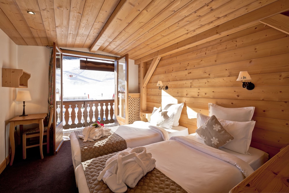 Superior Room, Balcony, Mountain View (South-Facing) photo 1