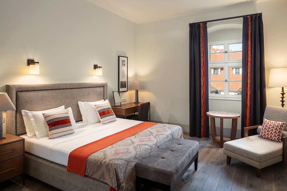 Premium Room, 1 King Bed