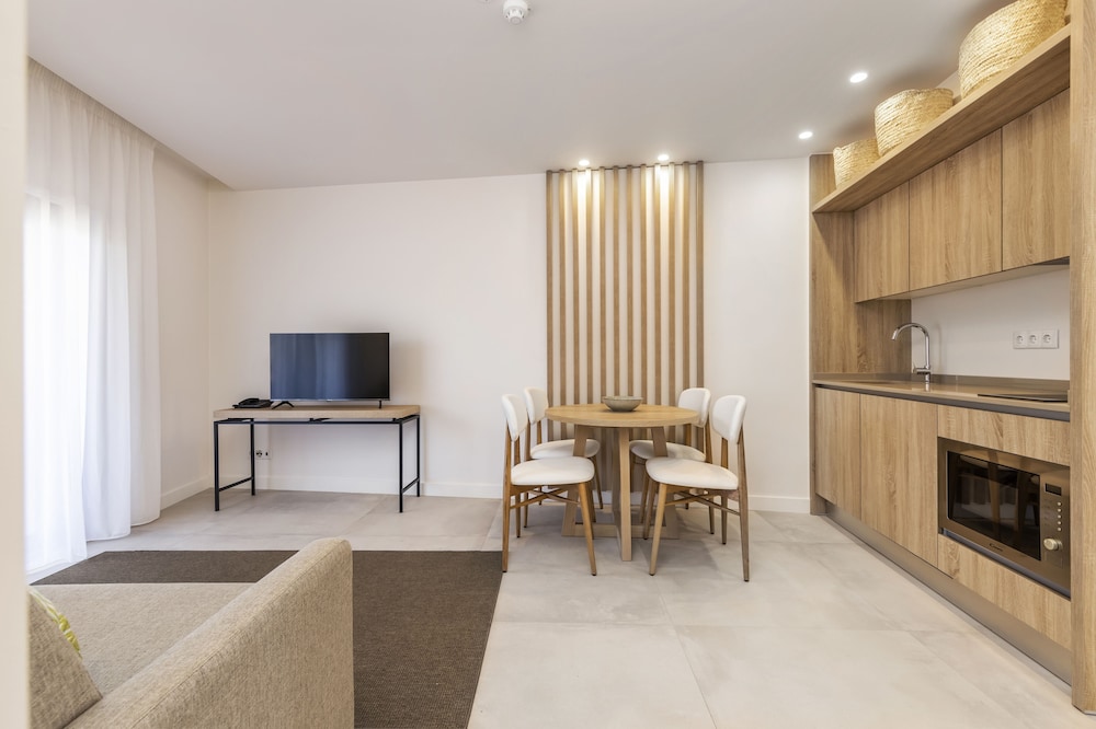 Family Apartment, 2 Bedrooms - Photo 10