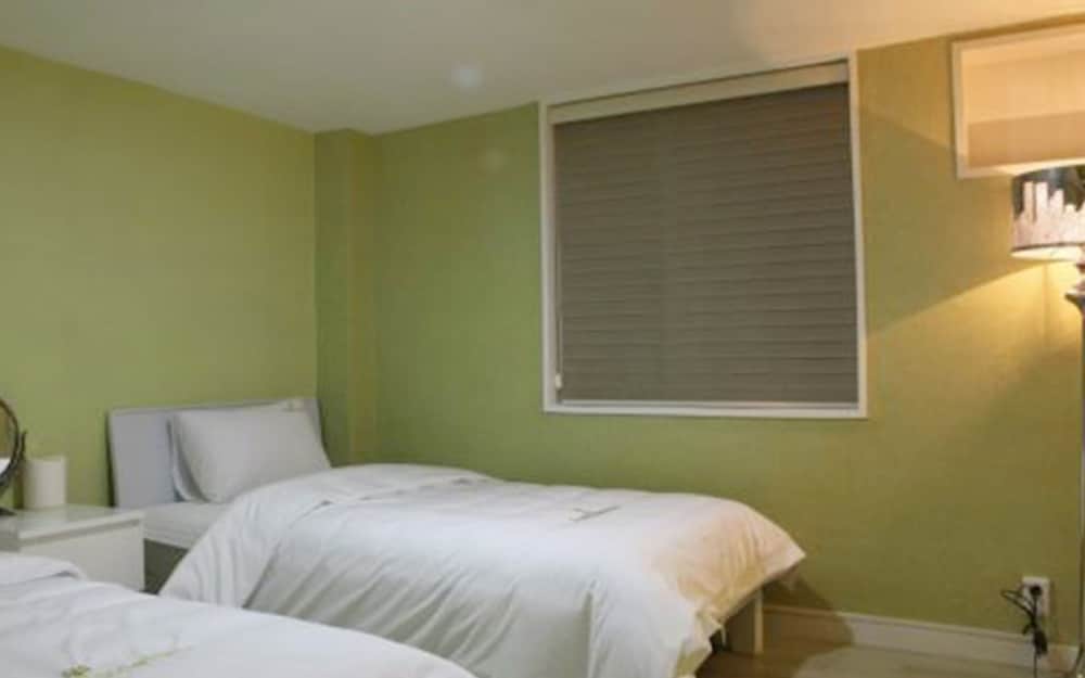 Room (203#)