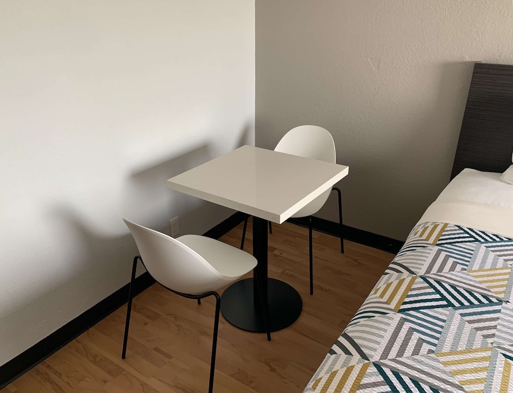 Standard Room, 1 Queen Bed, Non Smoking, Kitchenette - Photo 5
