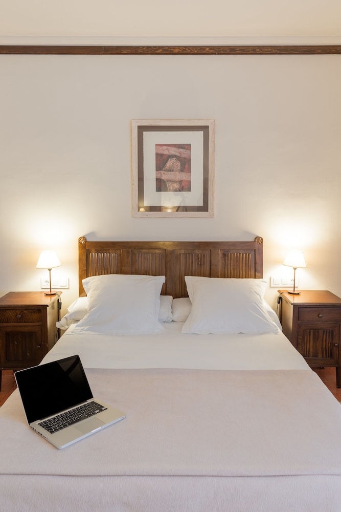 Standard Twin Room - Photo 3