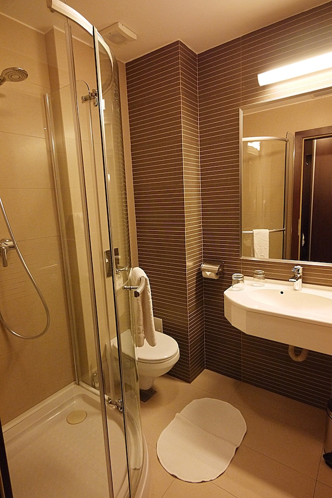 Twin Room - Photo 7
