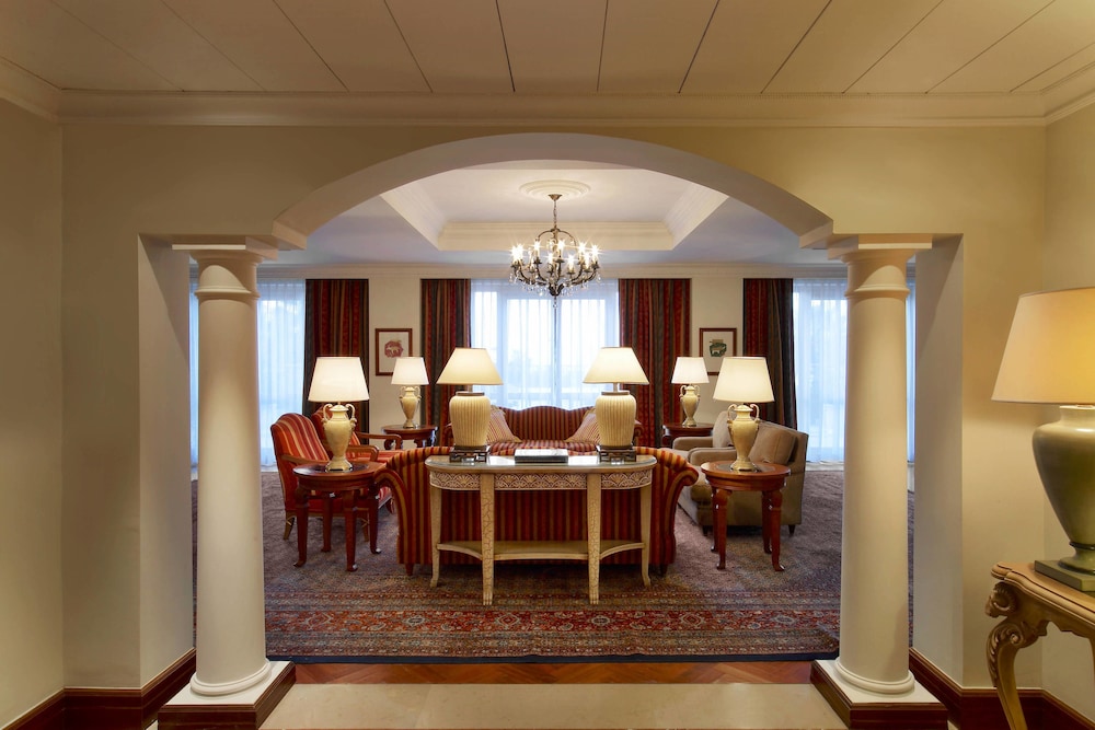 Junior Suite, 1 King Bed, Smoking, Balcony - Photo 4