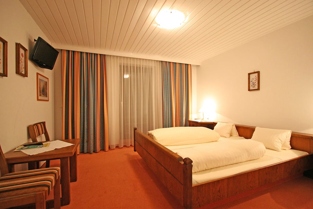 Classic Double Room, Balcony photo 1