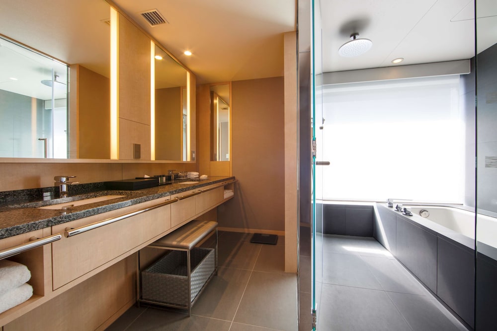 Club Premier Corner Twin, Non Smoking (Breakfast & Club Lounge Access Included)
