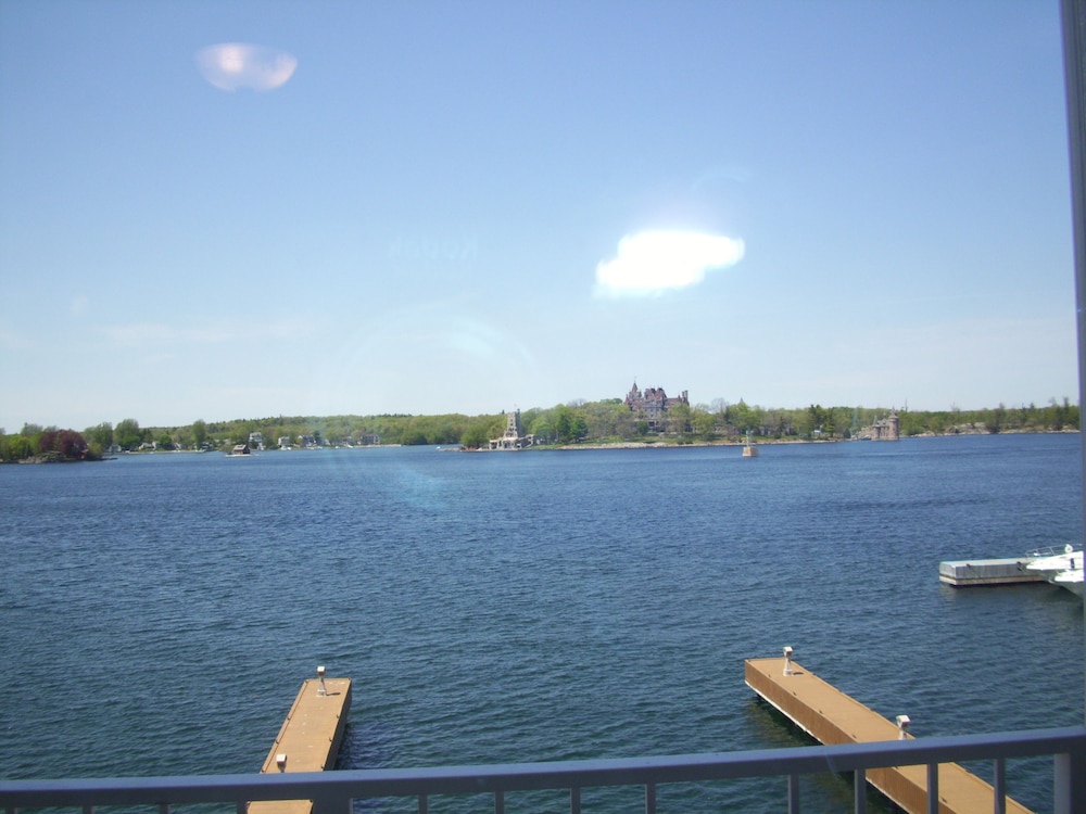 Panoramic Room, 1 King Bed, Balcony, St. Lawrence River View photo 2
