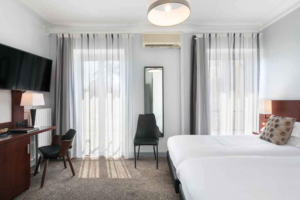 Superior Room, 1 King Bed, Non Smoking - Photo 12