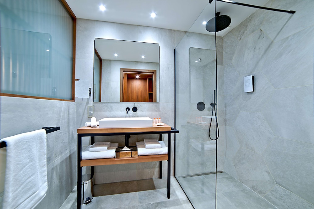 Superior Room, 2 Twin Beds, Balcony, Sea View - Photo 12
