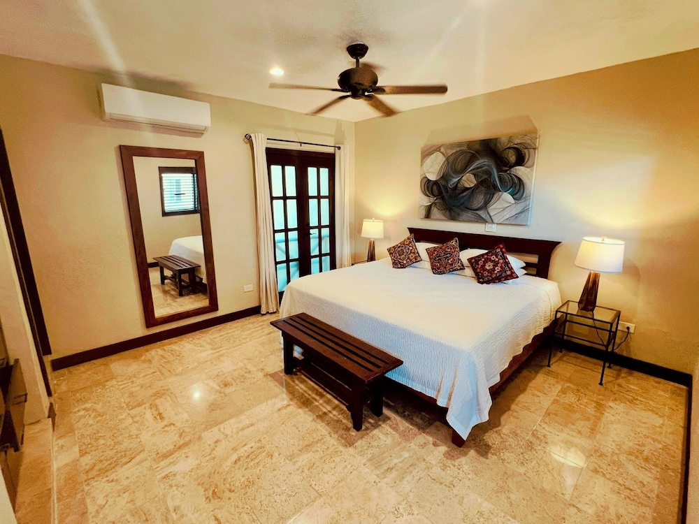 Junior Suite, 1 King Bed, Balcony photo 2