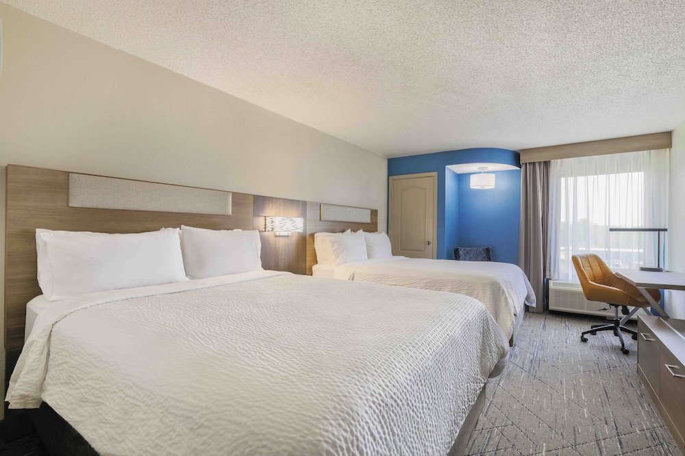 Room, 2 Queen Beds, Non Smoking - Photo 1