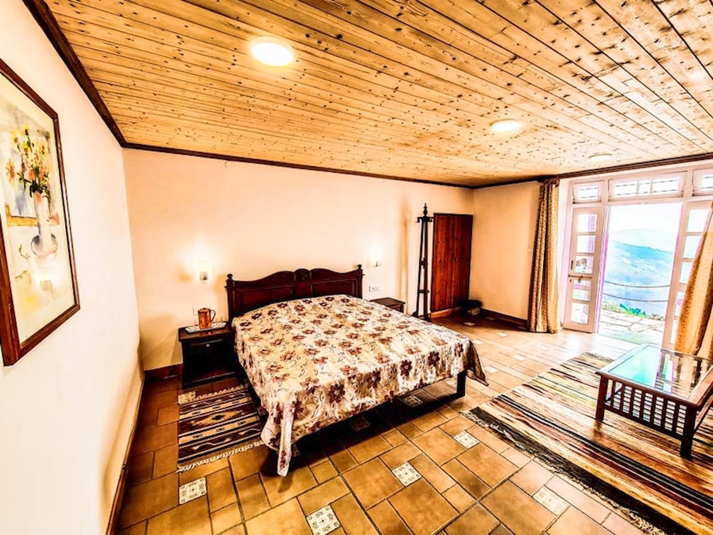 Retreat Room with Mountain View photo 1