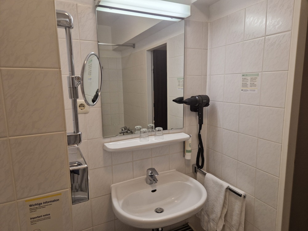 Premium Room, 1 King Bed, Garden View - Photo 2