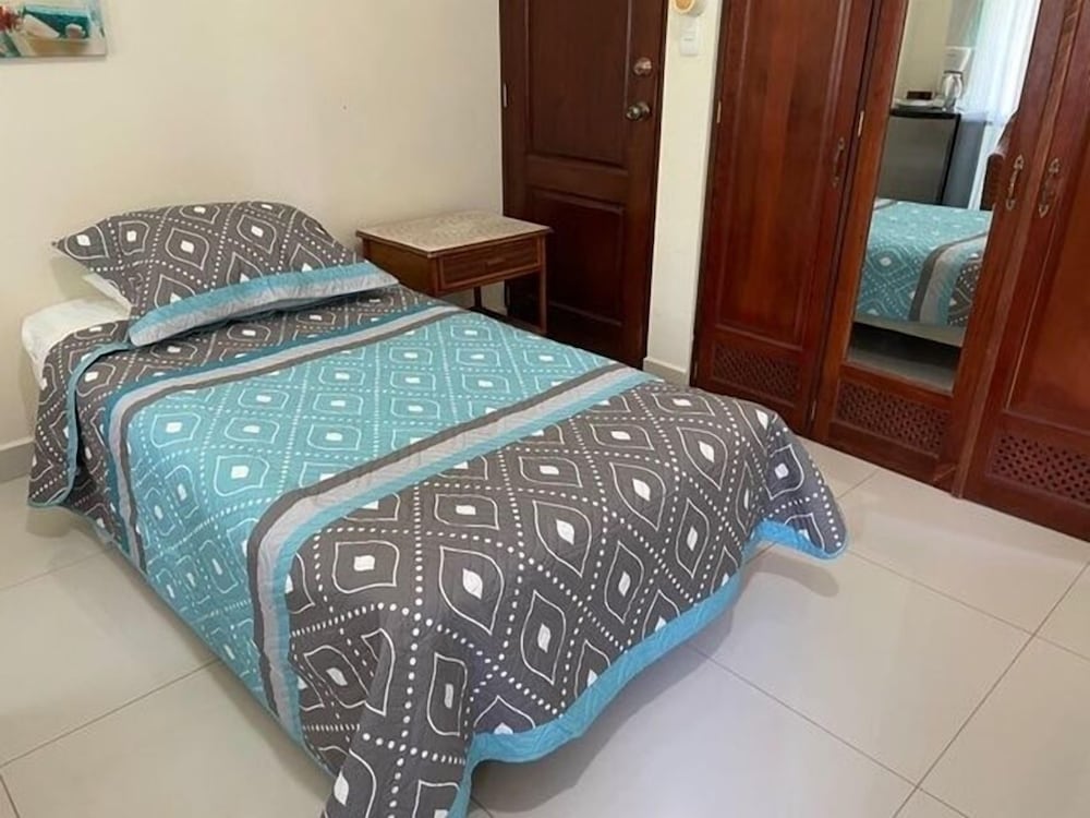 Comfort Room, Multiple Beds, Non Smoking (432)