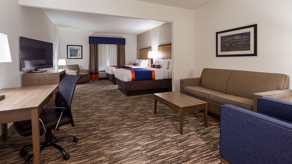 Suite, 2 Queen Beds, Non Smoking, Microwave