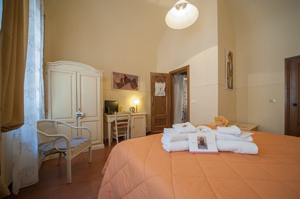 Economy Double or Twin Room, 1 Bedroom, Non Smoking, Private Bathroom - Photo 3