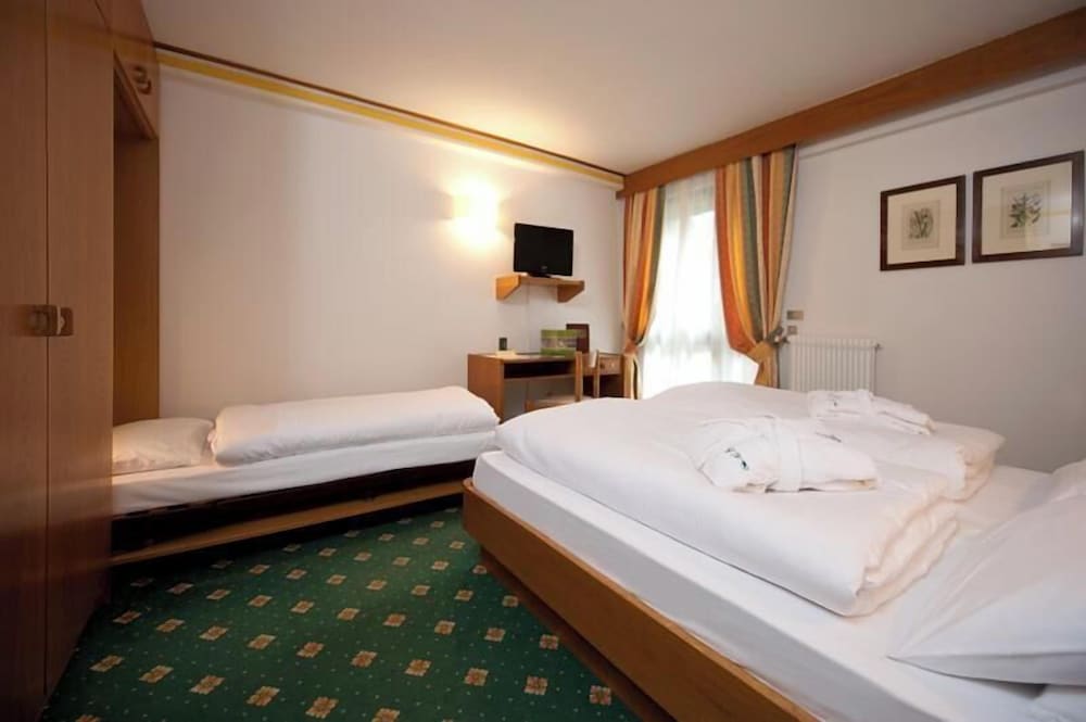 Classic Room, Multiple Beds photo 1