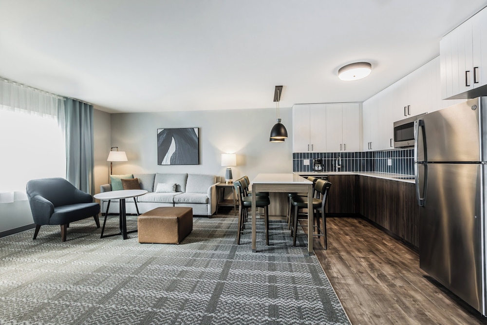 Suite, 1 Bedroom, Kitchen (Dining) - Photo 4