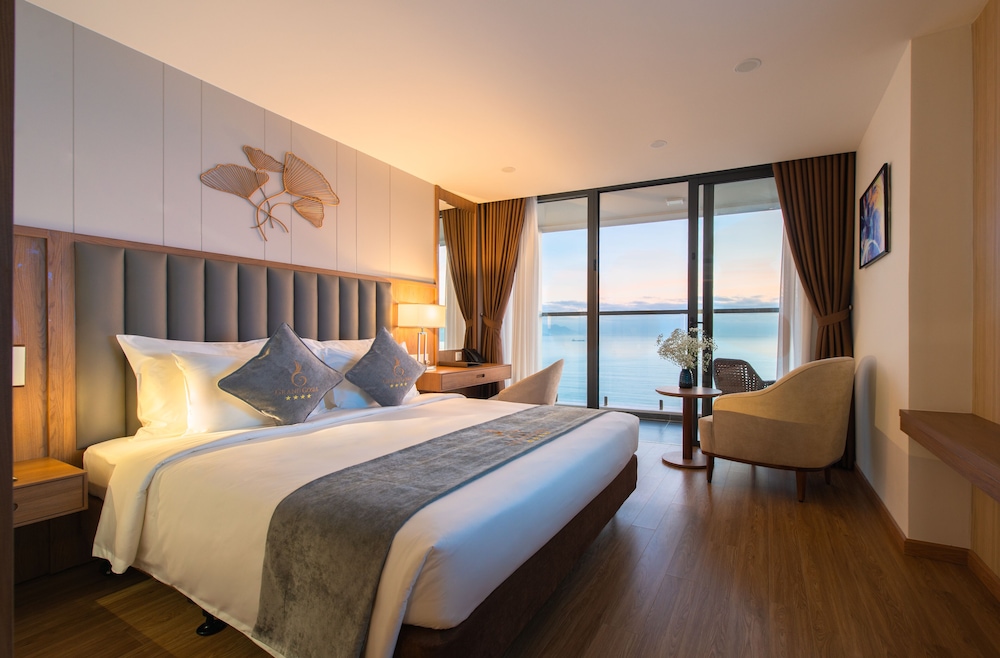 Deluxe Room with Double Bed - Photo 4