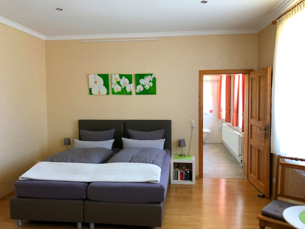 Comfort Double Room, 2 Bedrooms (Shared kitchen) photo 3