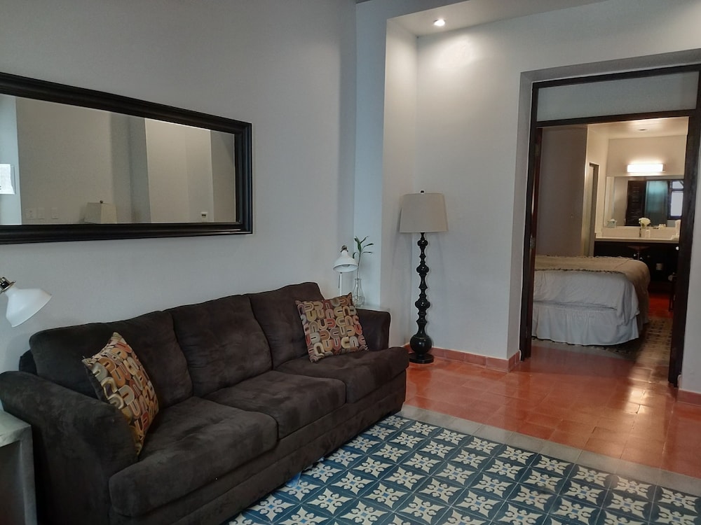 First Class Suites - Photo 8