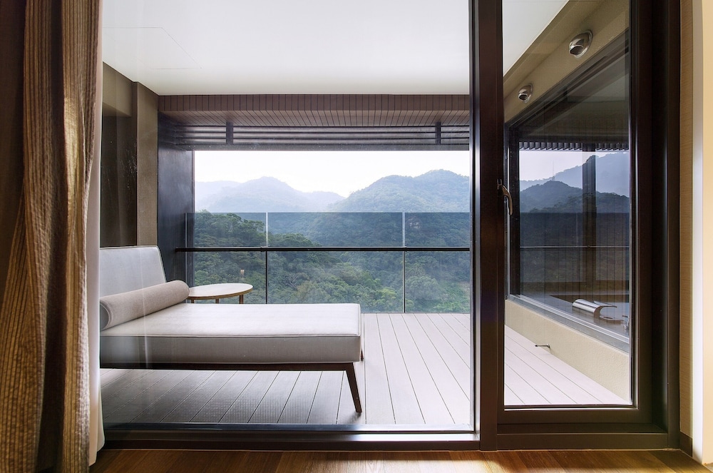 You-Ya Family Room