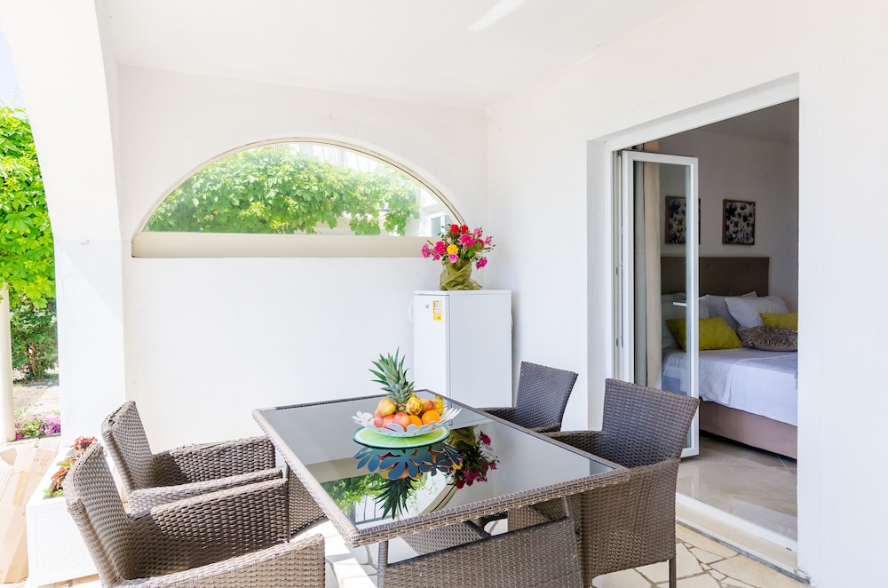 Standard Apartment, 1 Bedroom, Patio, Sea View photo 3