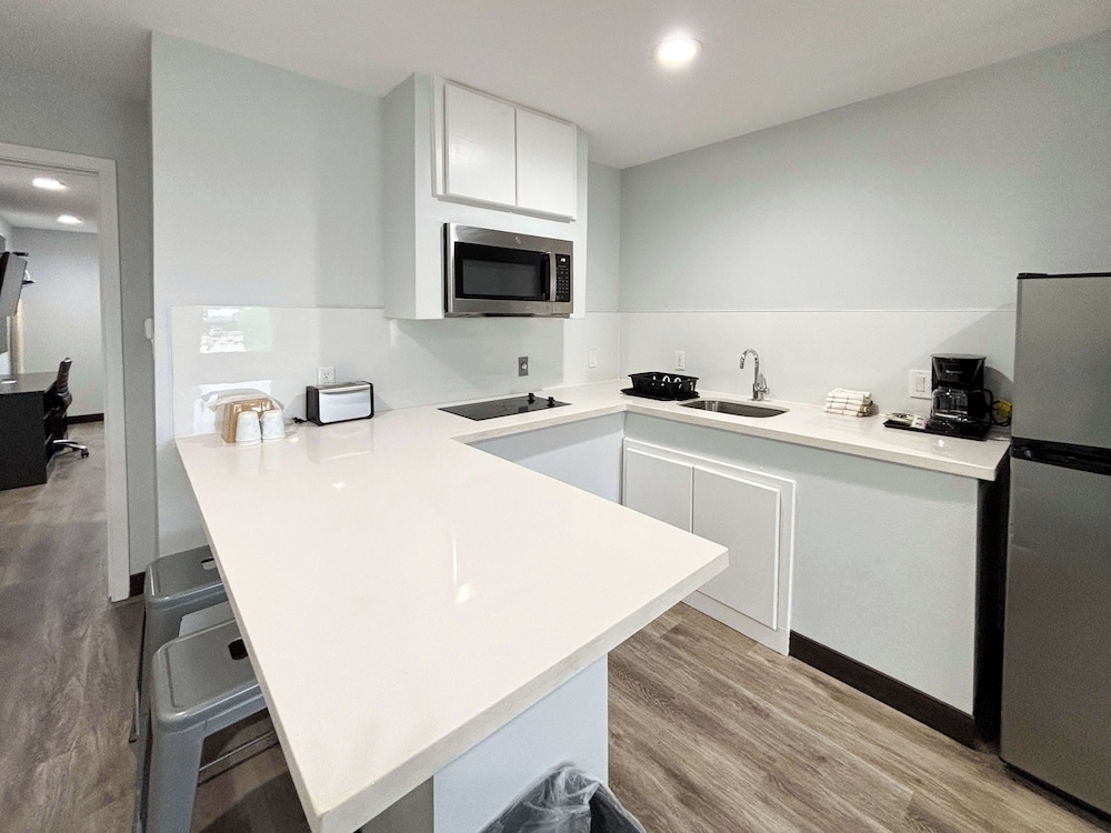 Standard Suite, 2 Double Beds, Non Smoking, Kitchenette