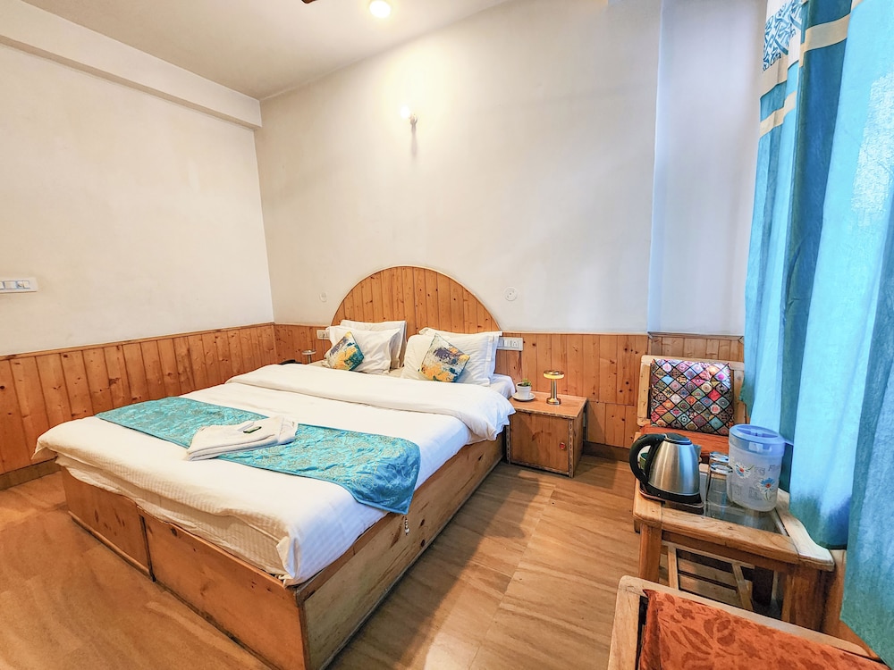 Standard Double Room, Balcony, Mountain View