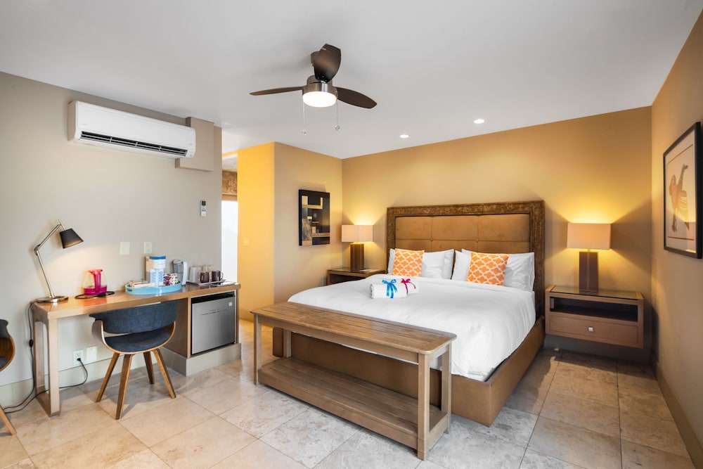 Luxury Suite, Patio, Pool View photo 3