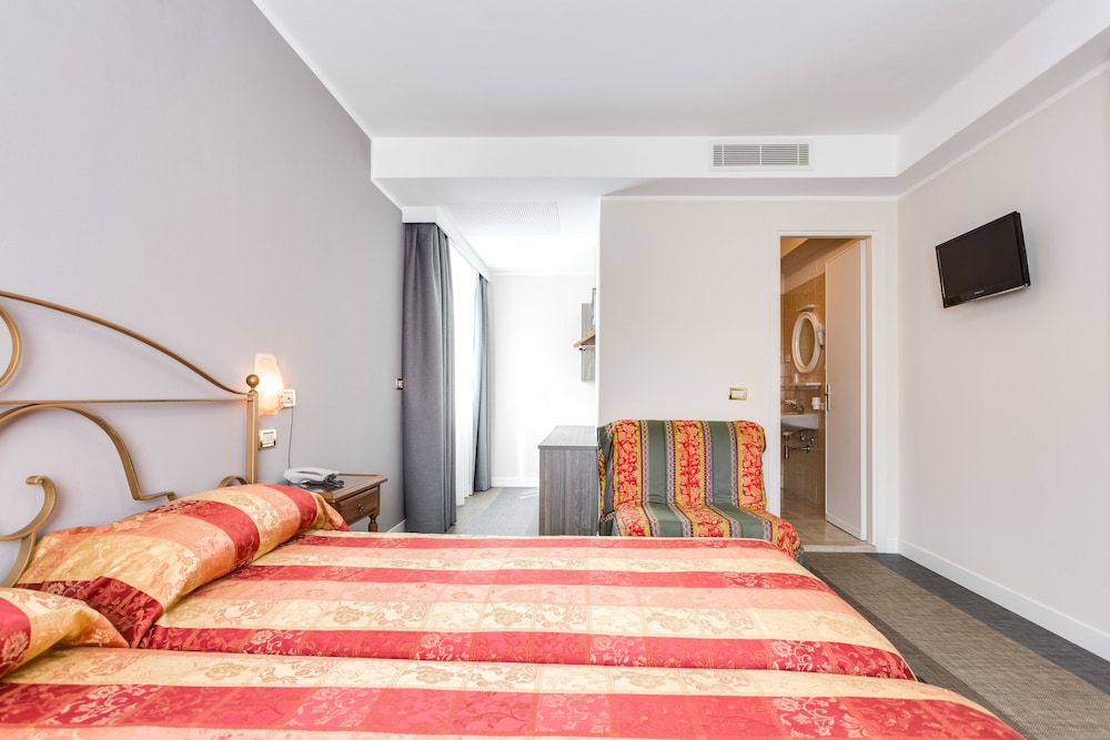 Classic Double or Twin Room, Private Bathroom photo 1