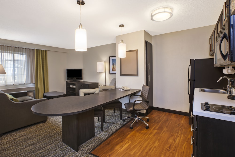 Suite, 1 Bedroom (1 Qn, Sofa Bed, Addl Lvng Area) - Photo 7