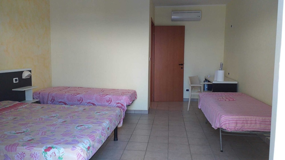 Habitación en BB - Habitación cuádruple en Pineto - A pocos metros del mar, Foto 12