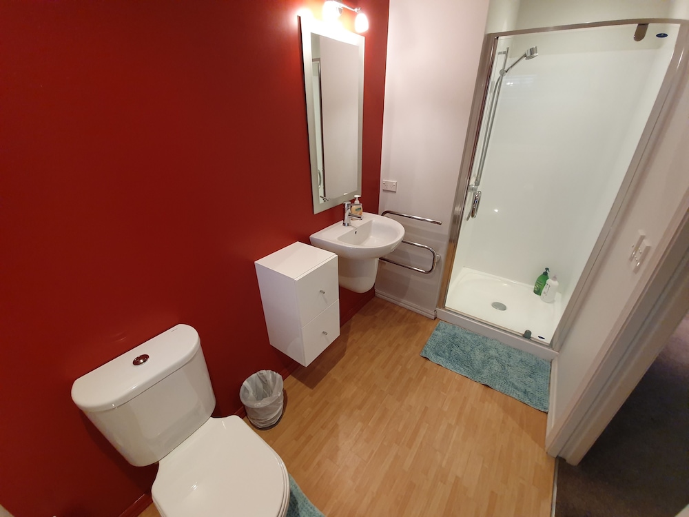 Standard King Ensuite photo 2