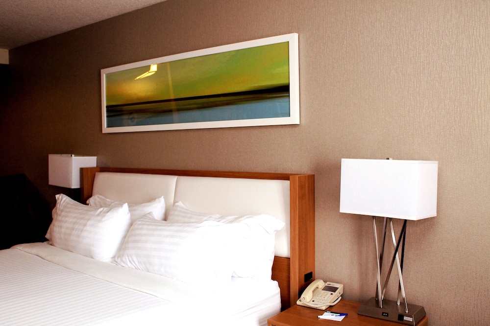 Standard Room, 1 King Bed (Separate Jetted Bath w/Walk-in Shower) - Photo 2